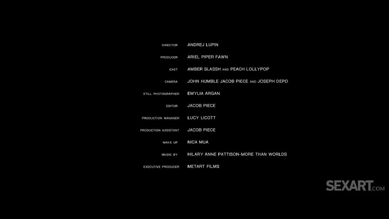 SexArt Amber Slassh And Peach Lollypop Evening Routine XXX